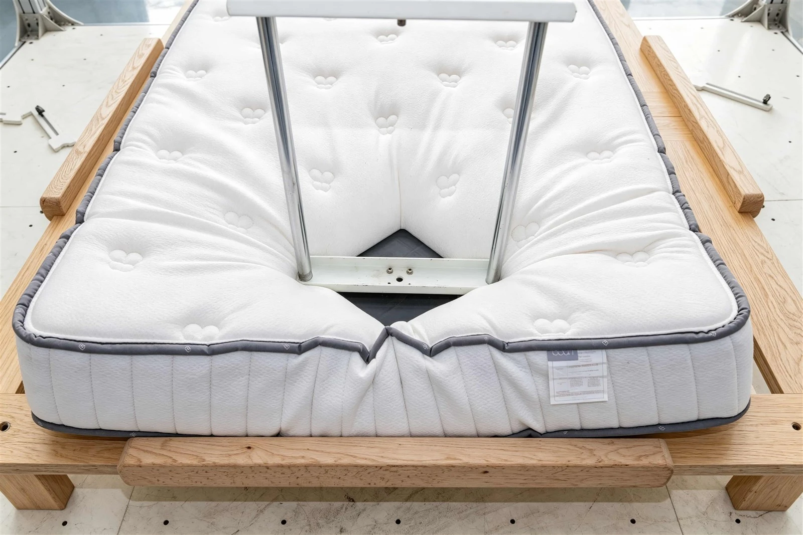 Rigorous mattress durability and compression testing in our professional furniture factory laboratory. Rigorous mattress durability and compression testing in our professional furniture factory laboratory.